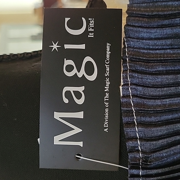 Magic Mini pleat 3/4 sleve v-neck - Picture 6 of 7